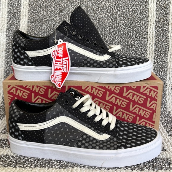 Vans WMNS Old Skool Tie Print Patchwork Black/True White Sneakers - Picture 2 of 16